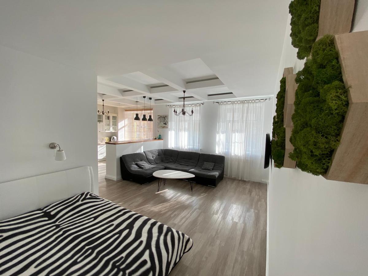 Bright Apartment Гомел Екстериор снимка